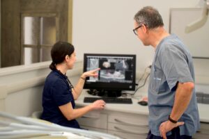 Visita parodontale a Pistoia con analisi delle gengive e diagnosi parodontite